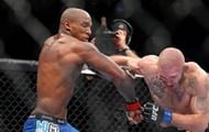 Carmont dominates Philippou in a ruthless performance
